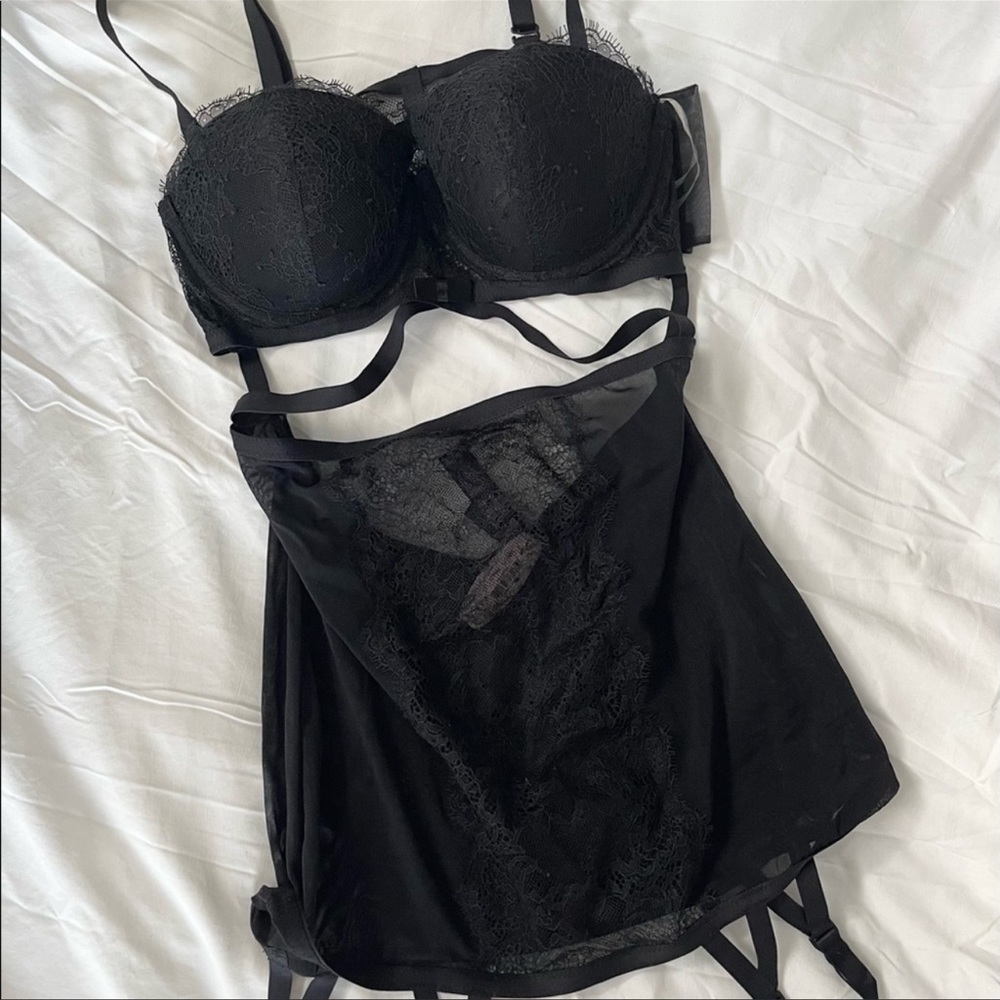 Victoria’s Secret - Black 34B